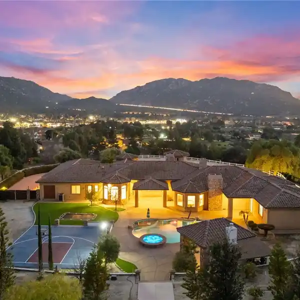ONE-OF-A-KIND CUSTOM HOME IN PRIME TEMECULA LOCATION