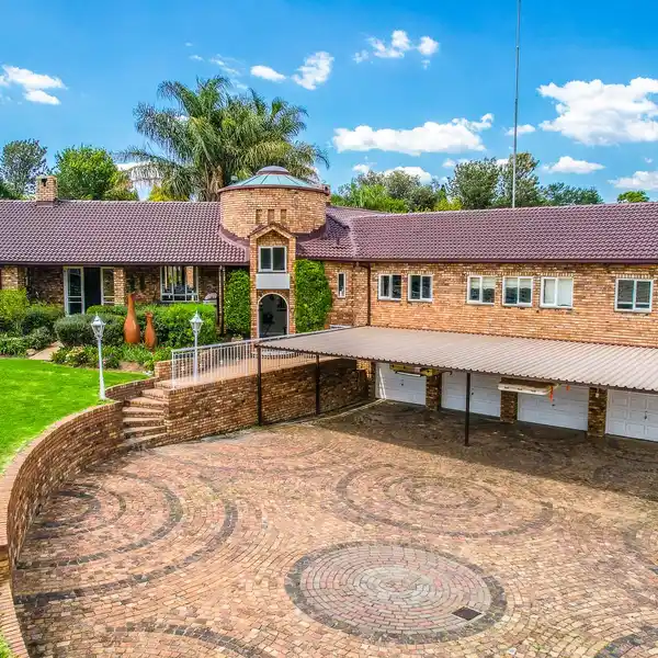 LUXURY ENTERTAINERS HOME IN RANDJESFONTEIN ESTATE