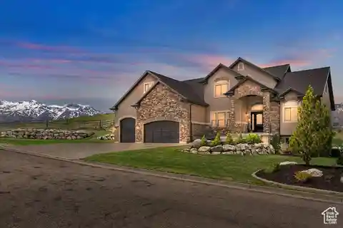 Inviting Mountain Green Home