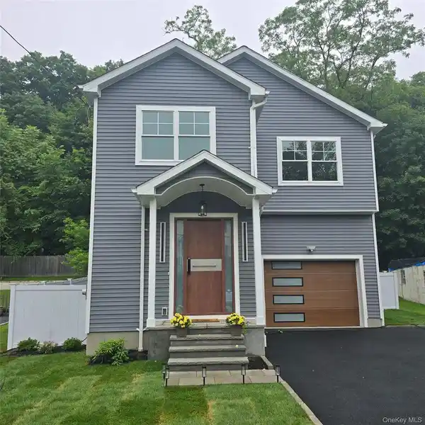 LOVELY NEW CONSTRUCTION IN DESIRABLE WOODCREST HEIGHTS