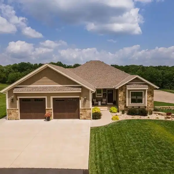 BEAUTIFUL CUSTOM-BUILT RANCH HOME