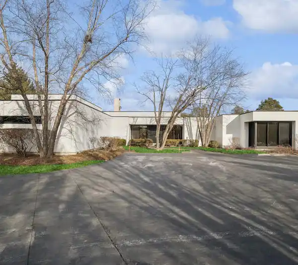 SPECTACULAR MODERN MASTERPIECE