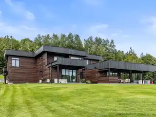 Spacious Modern Residence
