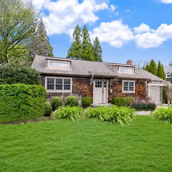 LOVELY RENTAL ON A QUAINT VILLAGE STREET