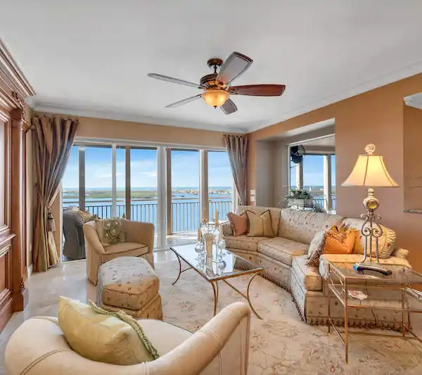 SPACIOUS HIGH-FLOOR RESIDENCE IN ESTANCIA WITH UNINTERRUPTED VIEWS