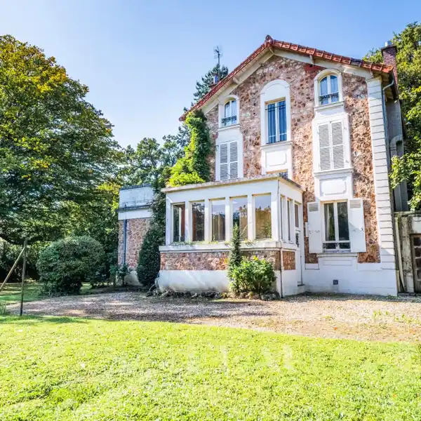 PERIOD PROPERTY AWAITING YOUR RENOVATION VISION