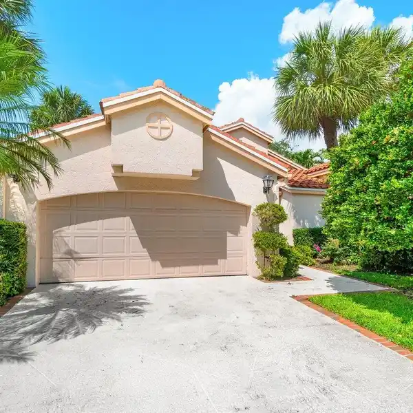 THOUGHTFULLY DESIGNED HOME IN HIDDEN COVE AT JONATHAN'S LANDING