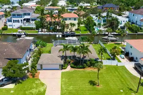 Lovely Renovated Home on Aqualane Canal