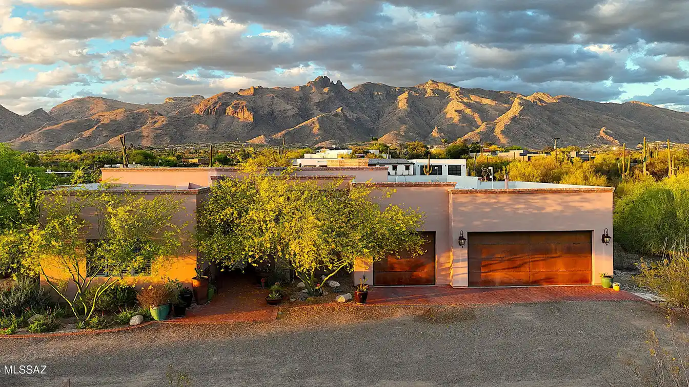 La Quinta Masterpiece with Stunning Catalina Mountain Views