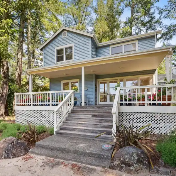 CHARMING FARMHOUSE IN WEST DRY CREEK