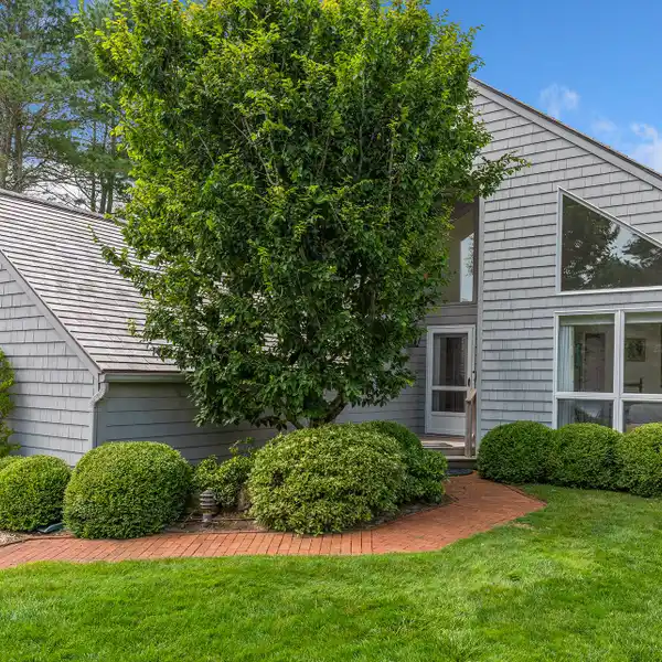 PRIVATE EAST HAMPTON GEM IN GEORGICA ESTATES