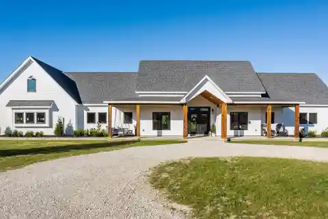 Breathtaking Modern Farmhouse