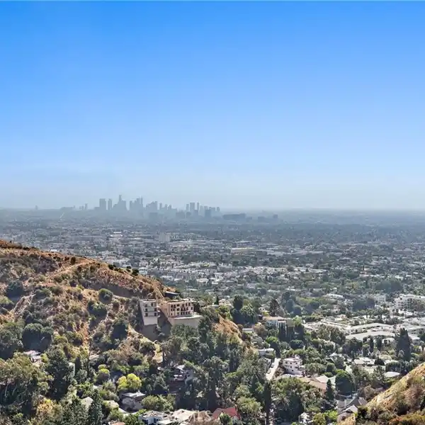 HOLLYWOOD HILLS HOME WITH BREATHTAKING VIEWS