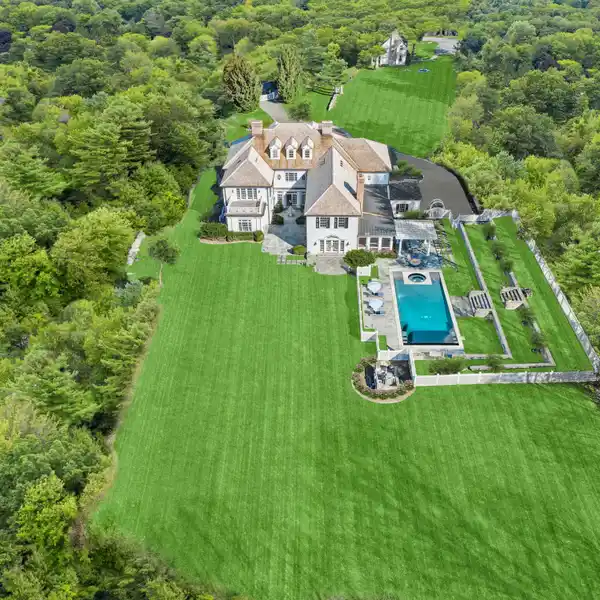 CHARMING CONNECTICUT ESTATE WITH GUEST HOUSE