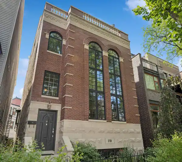 RECENTLY UPDATED HOME IN THE HEART OF LINCOLN PARK
