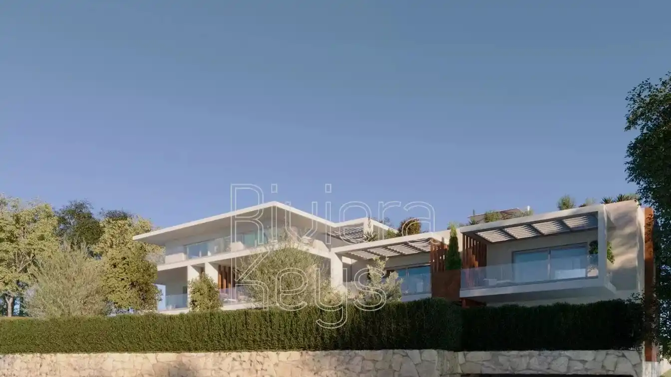 Panoramic Views from This Stunning Designer Residence