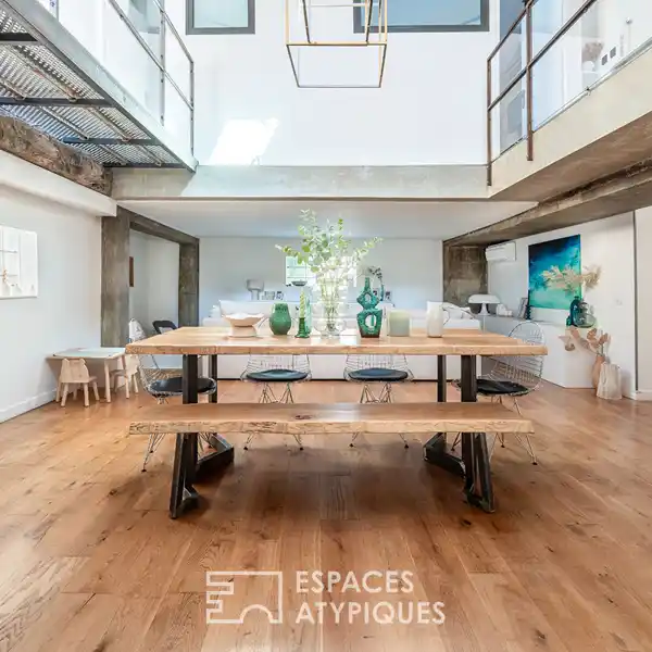 STRIKING INDUSTRIAL LOFT WITH TERRACE AND GLASS ROOF