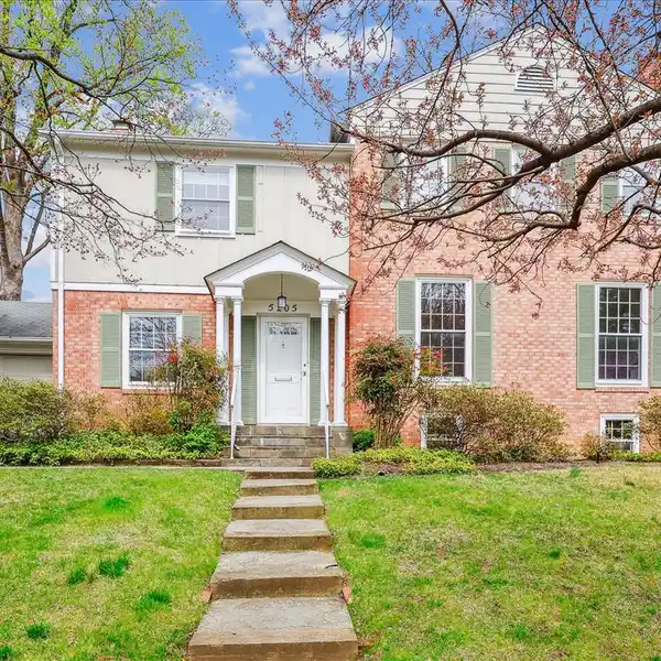 COLONIAL HOME IN DESIRABLE ALTA VISTA
