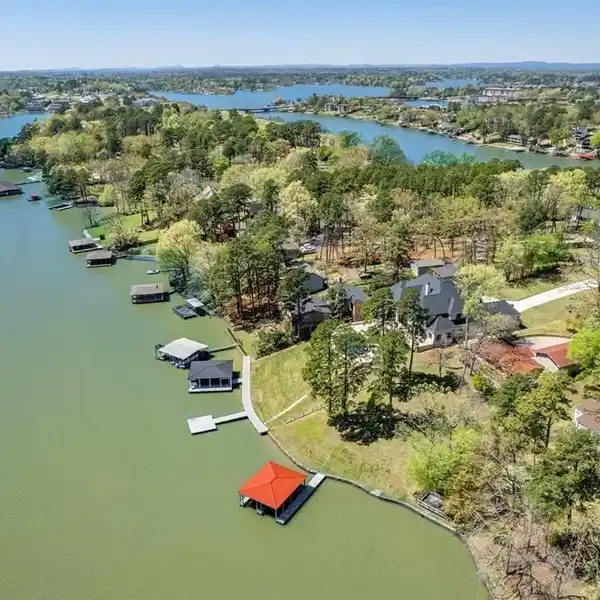 FANTASTIC LAKEFRONT HOME WITH GARAGE APARTMENT