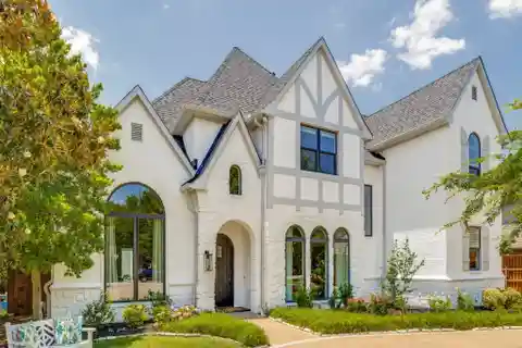 Exquisite Updates in Prime Dallas Location