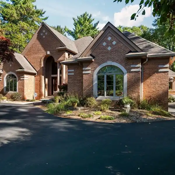 EXQUISITE CUSTOM HOME IN PINE CREEK RIDGE