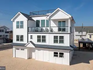 Immaculate and Spacious Home Steps to Yacht Club