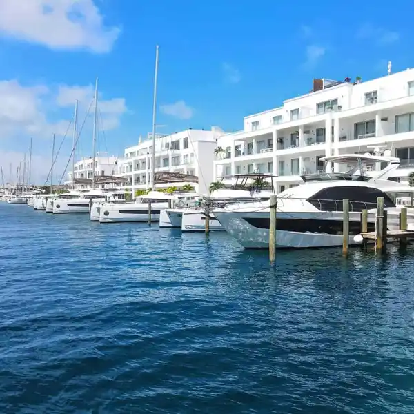 BEAUTIFUL HOME IN PALM CAY