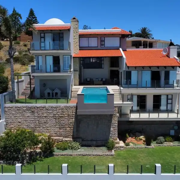 THE PINNACLE OF SEASIDE LIVING