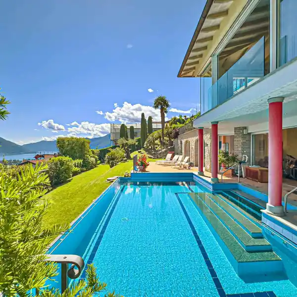 FIVE BEDROOM LUXURY PROPERTY IN EXCLUSIVE LOCATION