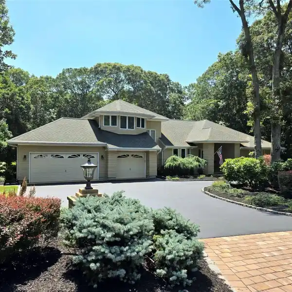 ONE-OF-A-KIND ESTATE BLENDING ELEGANCE AND FUNCTIONALITY