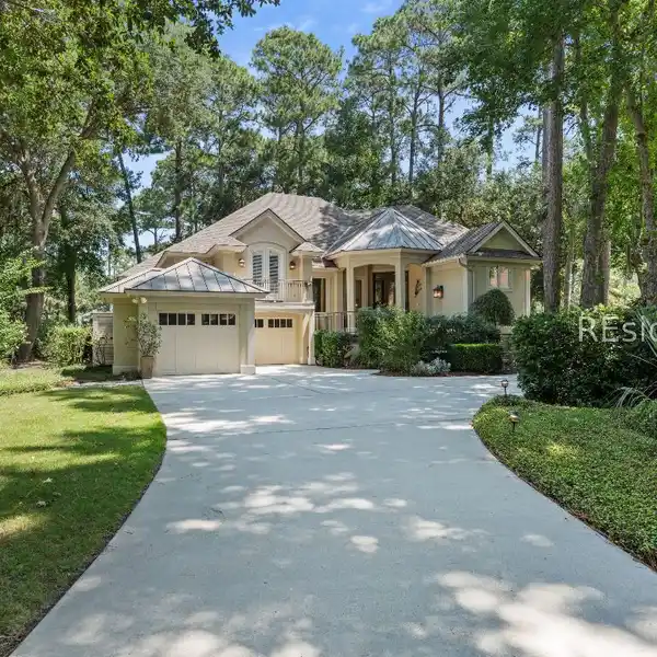 BEAUTIFUL CUSTOM HOME IN LONG COVE