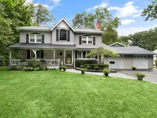 Extraordinary Expanded Colonial Property