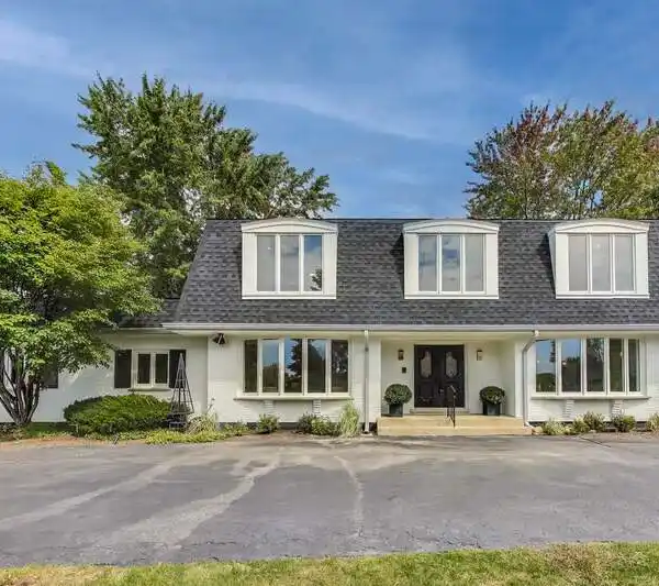 MODERN MAKEOVER MEETS TIMELESS FAMILY LIVING