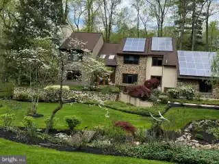 Modern Living on a Serene Acre