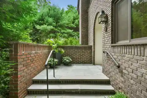 Elegant End Unit Townhouse in Canaan Close