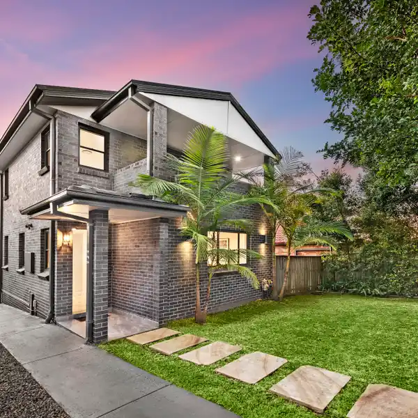 ELEGANT CONTEMPORARY HOME WITH FLEXIBLE LIVING ZONES