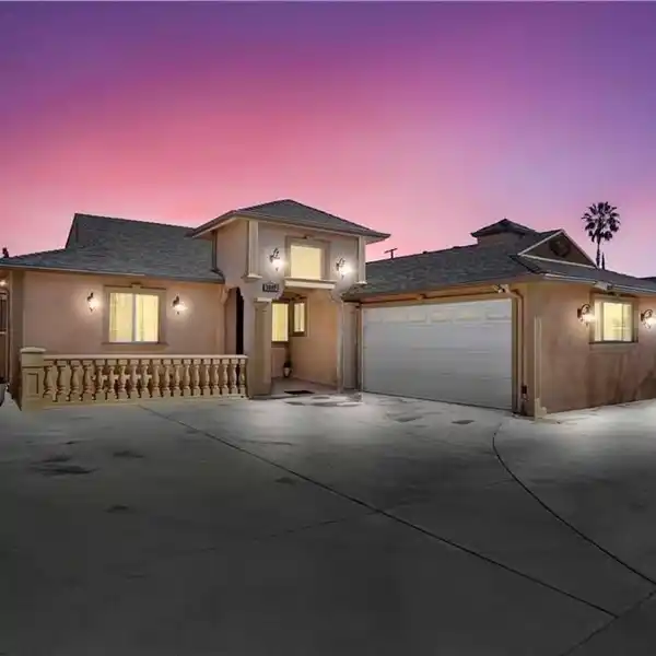 BEAUTIFULLY UPDATED NORTH HOLLYWOOD POOL HOME