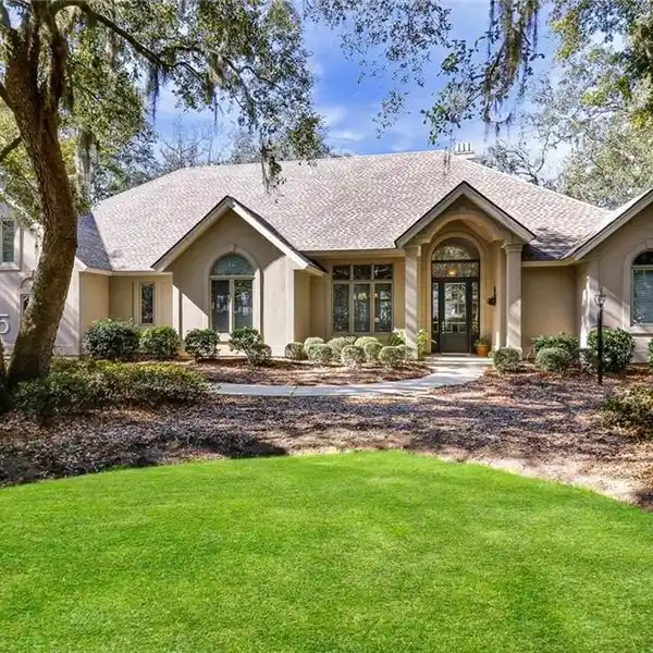 CUSTOM-BUILT SINGLE OWNER HOME