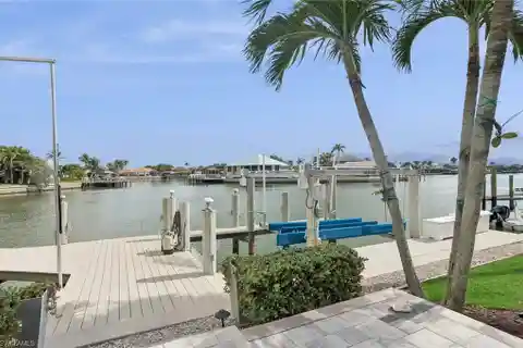 Gorgeous Open Plan Waterfront Home