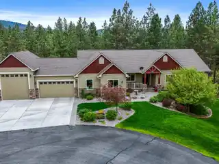 Stunning Daylight Rancher in Whitetail Ridge