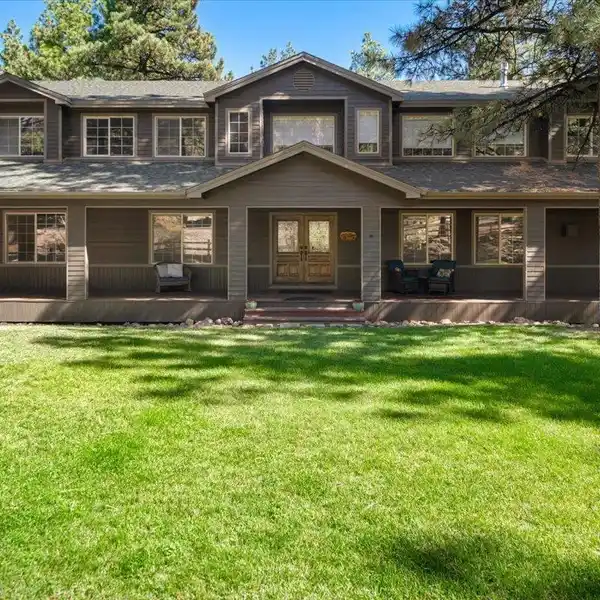 EXCEPTIONAL RENOVATION IN GALENA FOREST