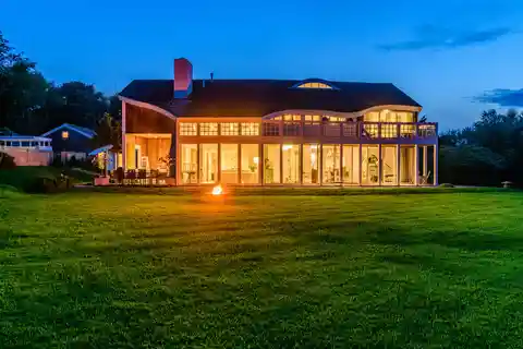 The Wave - a Beautiful Home in the Heart of Southampton Village