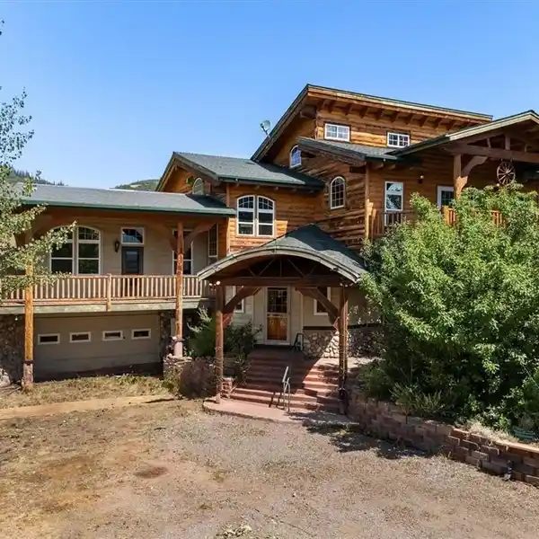 SOUTH VALLEY FIXER WITH BIG POTENTIAL