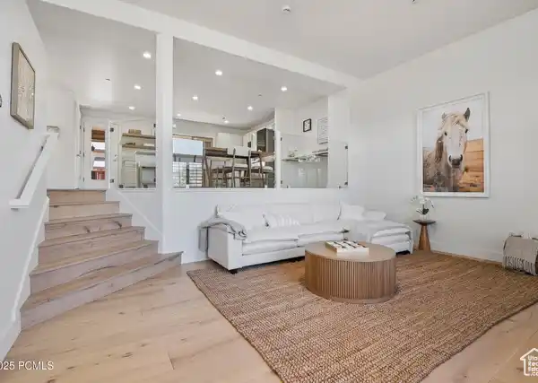 EXCEPTIONAL RETREAT BLENDING STYLE AND COMFORT