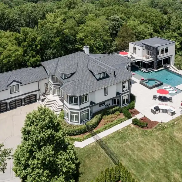 EXTRAORDINARY NASHVILLE ESTATE