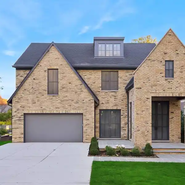 HANDCRAFTED ORGANIC LUXURY