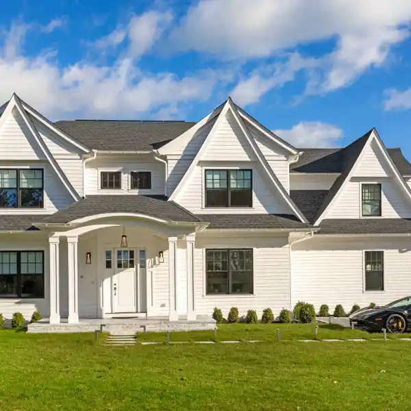 MODERN HAMPTONS ESTATE WITH RESORT-STYLE POOL & SPA