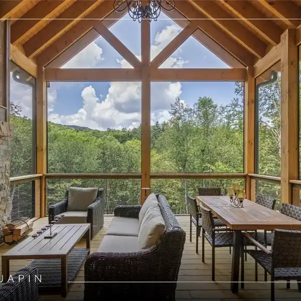 SPACIOUS AND TRANQUIL HOME IN CHINQUAPIN