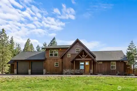 Comfortable Living on a Private Acre