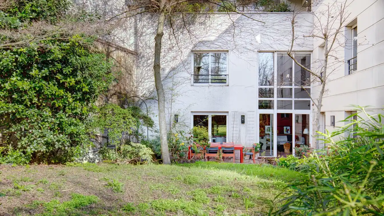 Spacious Five Bedroom Paris Apartment with Garden